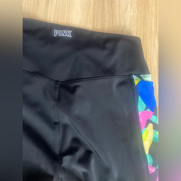 ❤️☀️Pink Victoria Secret Active Yoga Stretch Colorful Black Capris - Picture 3 of 9